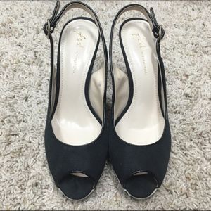 (size 5) Beautiful Ladies Peep Toe Sling Back heel